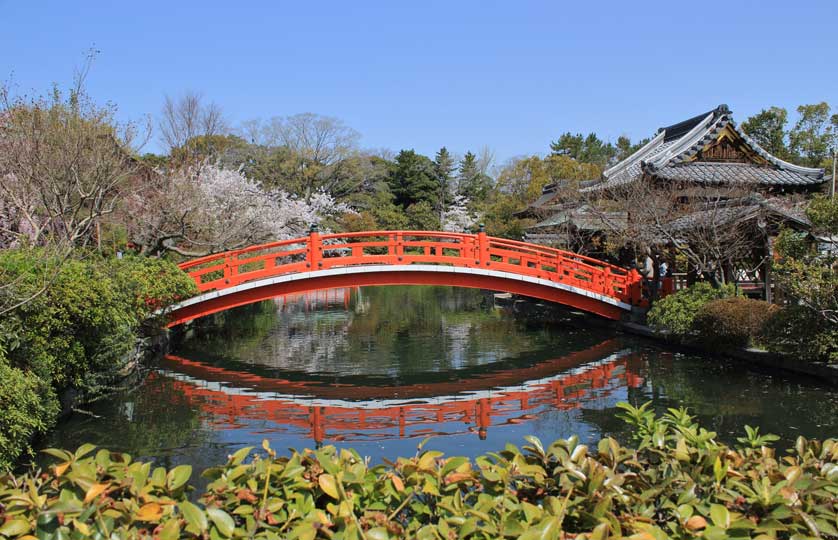 Vermillion bridge at Shinsen-en Garden, Nijo-jo area, Kyoto, Japan.