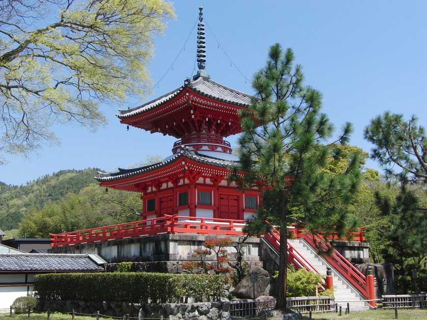 Daikakuji Temple Pagoda, Kyoto, Japan.