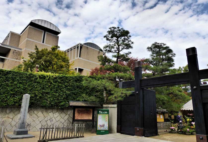 The Hiroshima Prefectural Art Museum close to Shukkeien garden.