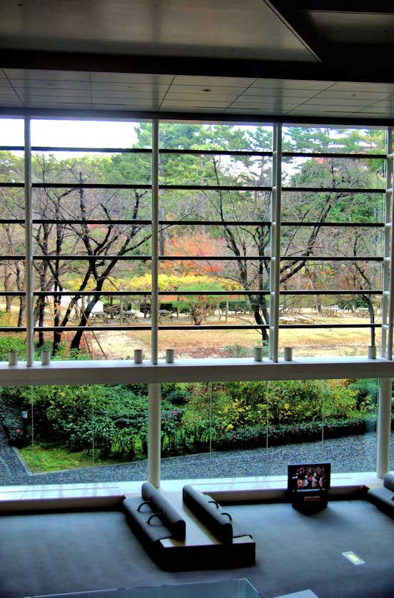 A massive atrium at the Hiroshima Prefectural Art Museum allows for views of neighboring Shukkeien Garden from all floors.