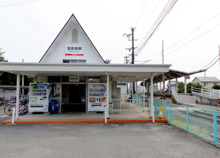 Minara Station on the Iyotetsu Yokogawara Line.