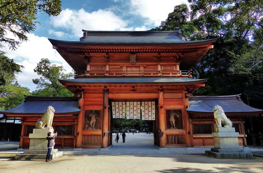 Main gate to Oyamazumi Shrine, Omishima.