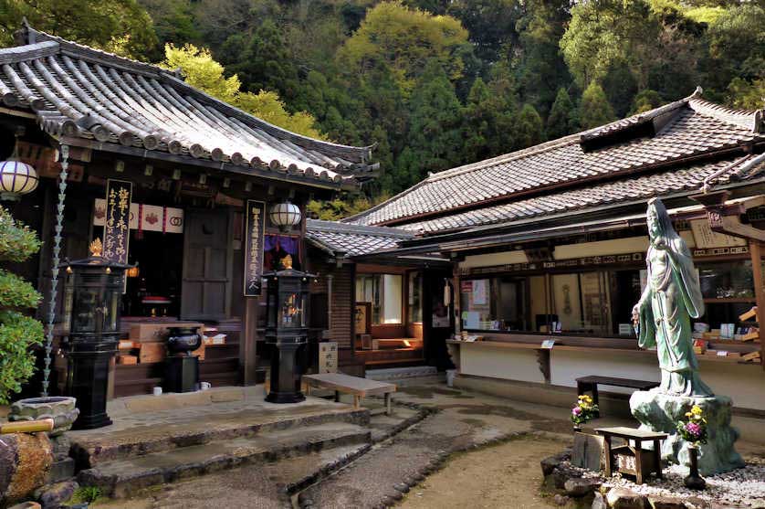 Hoki-in Temple, memorializes Tokudo.