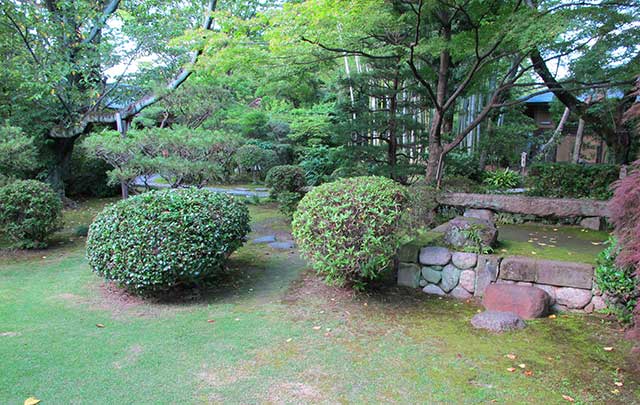 Urakuen Garden path, Inuyama.