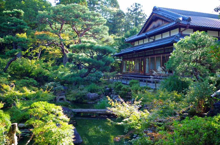 Pond Garden, Yoshikien Garden, Nara.