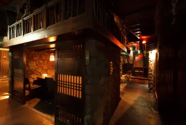 Intérieur imitant l'époque Edo du restaurant NINJA TOKYO
