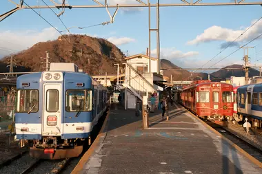 Otsuki Station platforms