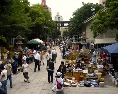 L'Oedo Antique Market, inauguré en 2003, est un lieu très fréquenté chaque premier et troisième dimanche du mois.