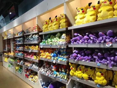 Les peluches Pokemon, souvenir du Pokemon Center. Attrapez les tous !