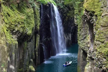 La cascade Manai no Taki à Takachiho (Kyushu)