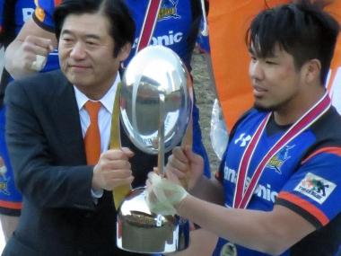 Le talonneur Shôta Horie (à dr.) est l'un des deux capitaines de l'équipe du Japon de rugby