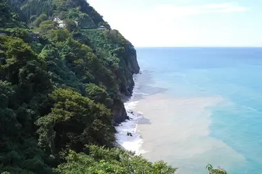 Les falaises d'Oyashirazu, au sein du géoparc d'Itoigawa