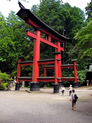 Le plus grand torii rouge en bois du Japon