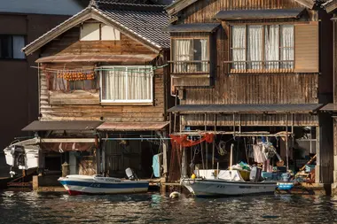 Les funaya du village de Ine