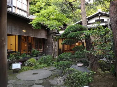 Kosoan est une toute petite maison de thé perdue en plein Tokyo