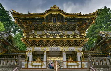 La puerta Yomeimon, la más famosa del templo Tōshō-gū