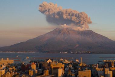 El volcán de Sakurajima y su humareda