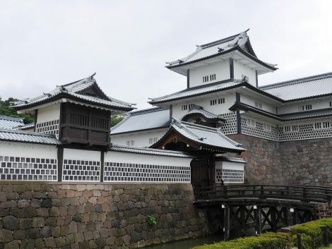 Château de Kanazawa, au milieu d'un large parc agréable en centre-ville
