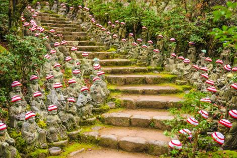 Der Daisho-in-Tempel in Miyajima mit seinen 500 kleinen buddhistischen Statuen