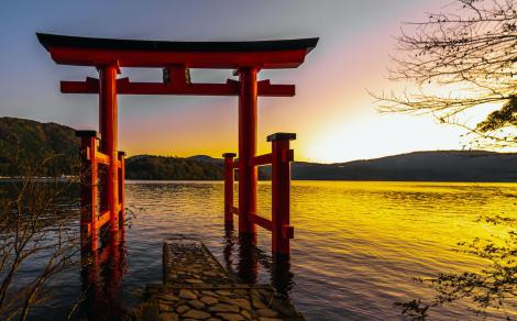 Heiwa no Torii nel Lago Hakone, un luogo magico e imperdibile da visitare vicino al Monte Fuji
