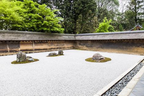 Besuchen Sie Ryoan-ji, Kyoto, den berühmtesten Felsen- und Zen-Garten Japans