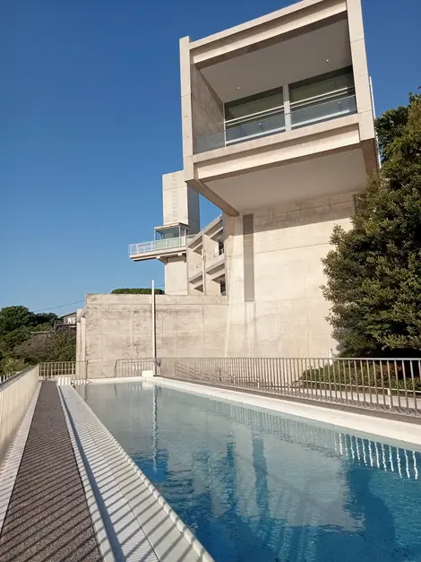 L'hôtel TOTO Seawind Awaji, designé par Tadao Andô