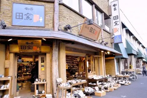 Kappabashi-dôri est les paradis de tous les restaurateurs de Tokyo.