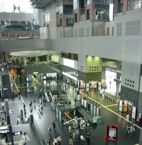 L'intérieur de la gare de Kyoto