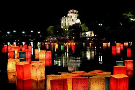 Lanternes de la cérémonie du souvenir à Hiroshima