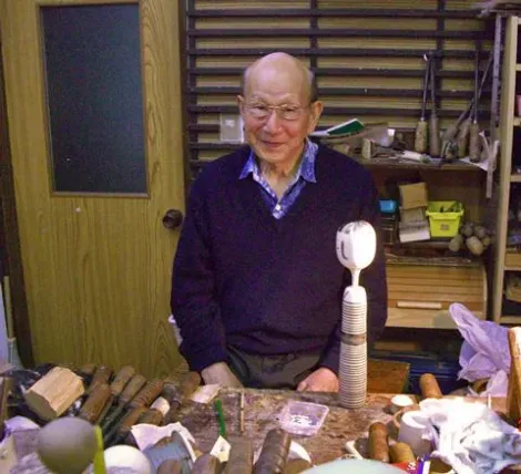 Feu M.Latase, fabricant de poupées Kokeshi traditionnelles