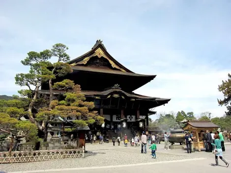 Vue du temple Zenkô-ji à Nagano.