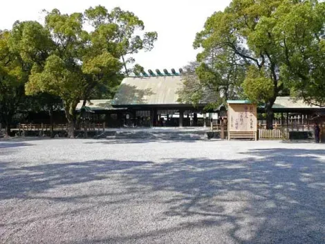 The entrance to the Atsuta Shrine in Nagoya.