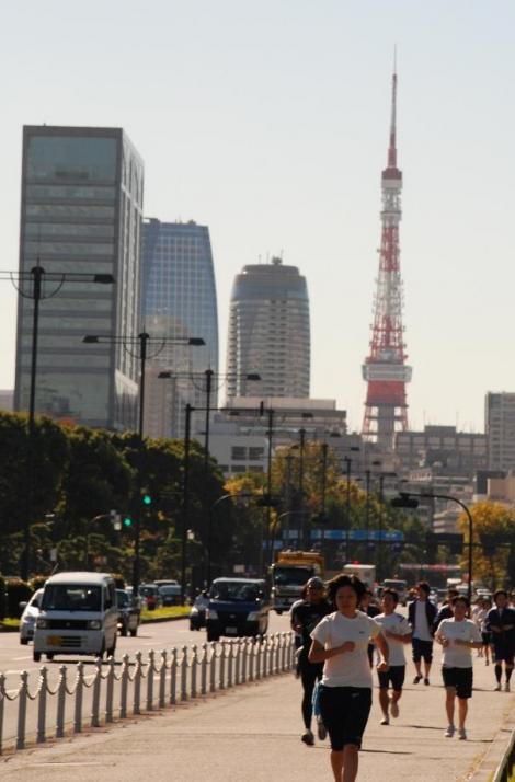 Few running around the Imperial Palace, Tokyo Tower with a backdrop.