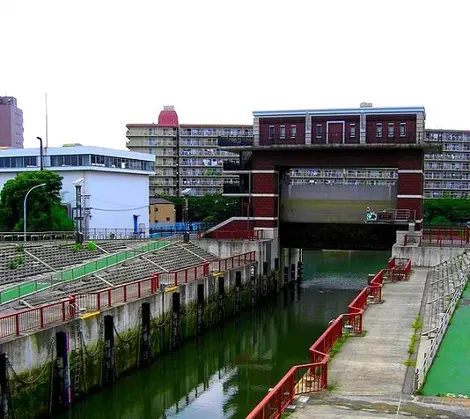 La chiusa del fiume Arakawa, uno dei punti salienti dello Sky Duck.