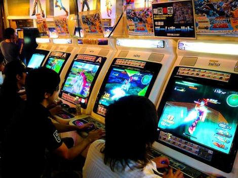In Tokyo, Taito arcades (Akihabara) terminals together the most talented hardocre gamer.
