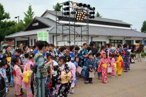 Children, adults, teen, 70% of visitors to Himeji Yukata Matsuri wear a yukata.