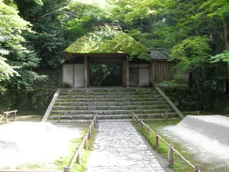 Entrada al templo Honen-in.