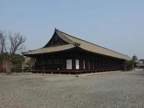 Le bâtiment du Sanjûsangendô à Kyoto est long de 120 mètres.