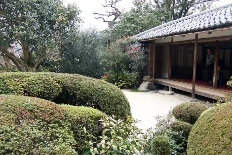 Il piccolo tempio Shisen-do (Kyoto) dispone di tre camere di cui una dedicata alla contemplazione.