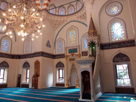 L'intérieur de la mosquée Tokyo Camii, la plus grande du Japon.