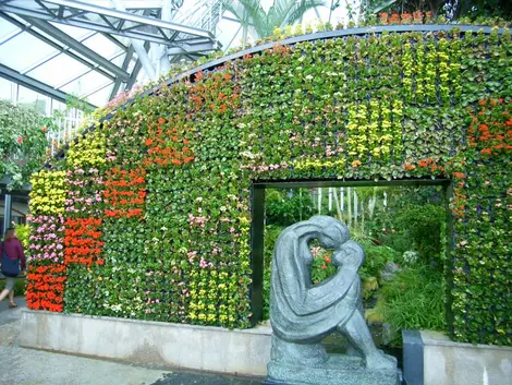 El interior del parque floral Nunobiki en Kobe.