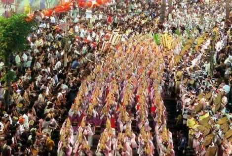 Les danses de l"Awa Odori à Tokushima.