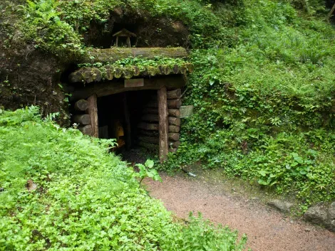 L'entrée de l’ancien puits de mine Ryugenji Mabu