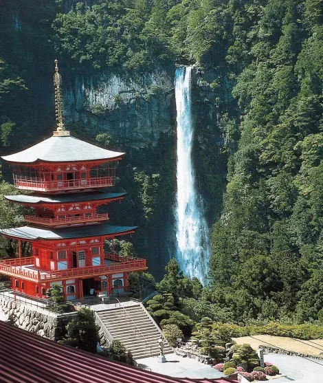 El templo de Seigandôji y la cascada Nachi no taki.