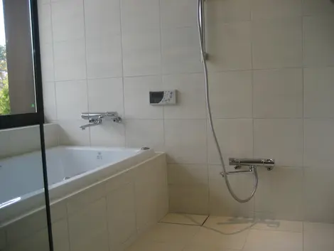 Cuarto de baño japonés moderno