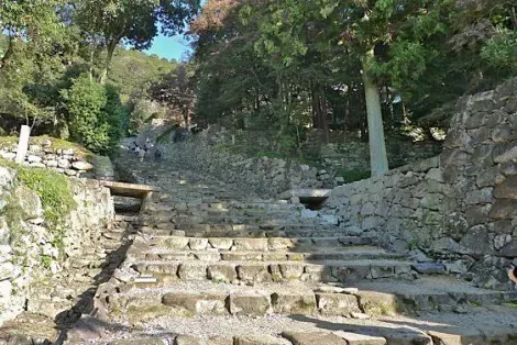 La montée vers les ruines du château d'Azuchi.