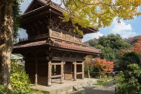 Le porte Karamon du tempe Eishô-ji, à Kamakura