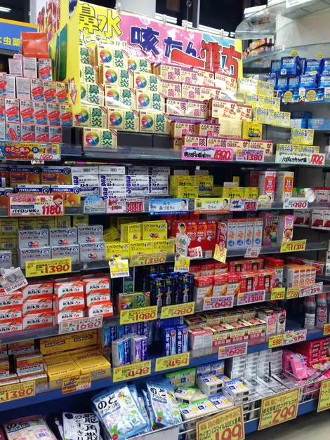 Le rayon médicament d'un drugstore japonais.