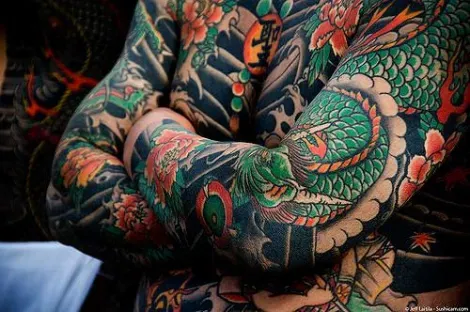 Le type de tatouage arboré par les yakuza et interdit dans les onsen au Japon.