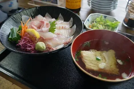 Du poisson bien frais dans un restaurant de Hirado